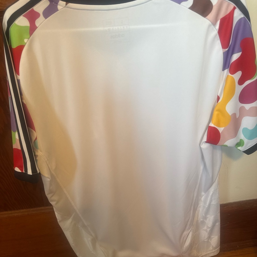 Adidas Love Unites - Picture 3 of 3
